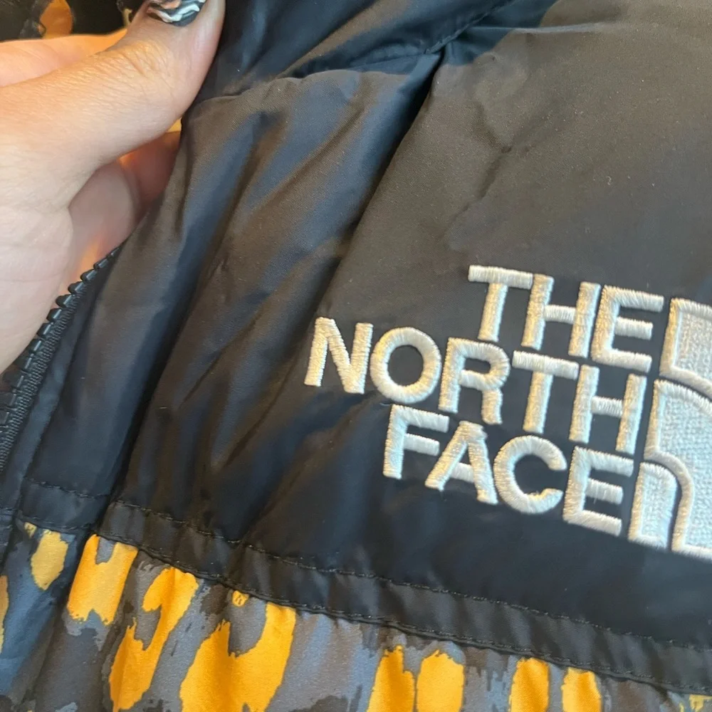 The North Face Leopard Print 1996 Retro Cropped Nuptse 700 - Leopard, size s - Picture 10 of 13